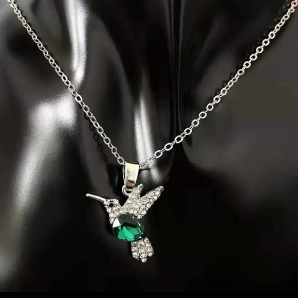 Silver tone Fashion Crystal Hummingbird Pendant Necklace Exquisite Shiny Zircon - Picture 4 of 10